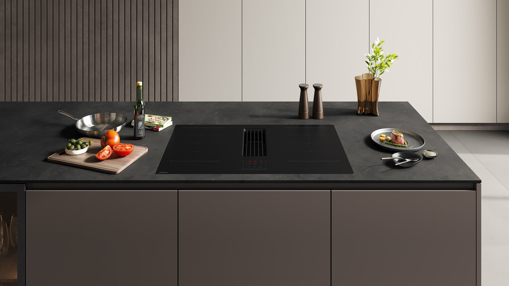 Adiós a la campana en la cocina. Esconderla no es suficiente para Samsung: la ha integrado en su nueva placa de inducción